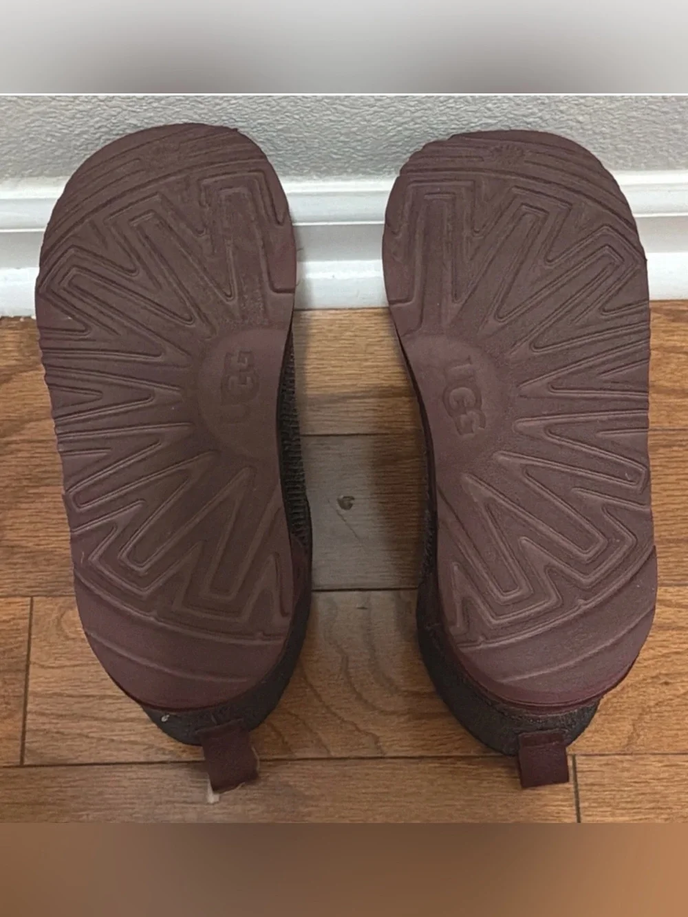 UGG Classic  Burgundy  Sequin Suede Girls  Boots Size US 3